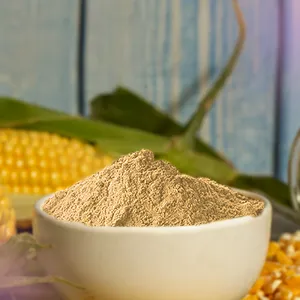 Concentrado para nutrição animal próximo a espigas de milho